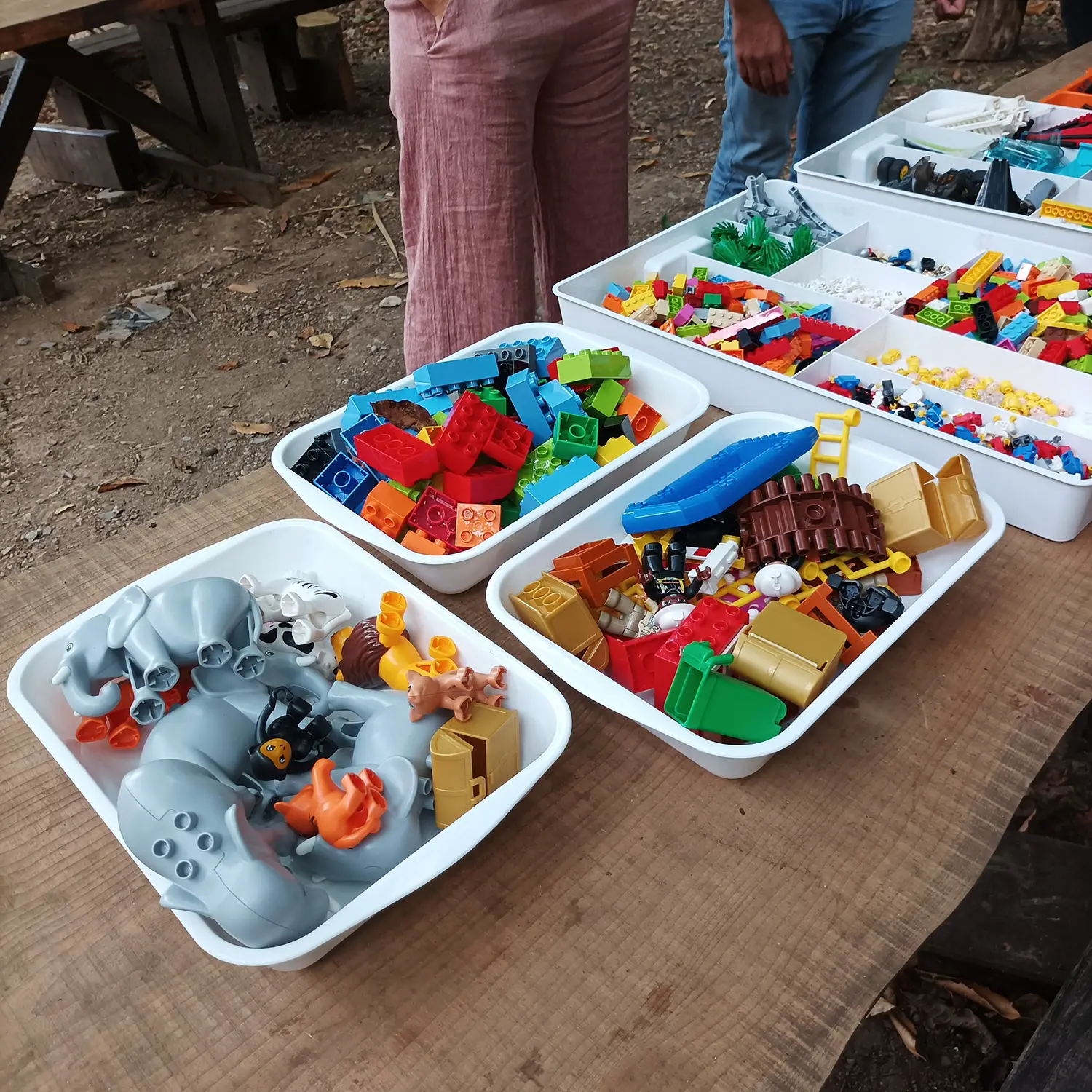 mattoncini lego in contenitori